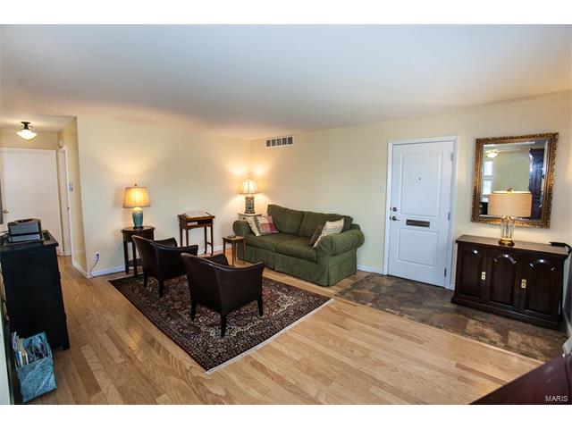 636 Candleberry Court, St Louis, MO 63122