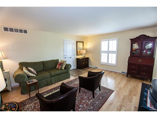 636 Candleberry Court, St Louis, MO 63122
