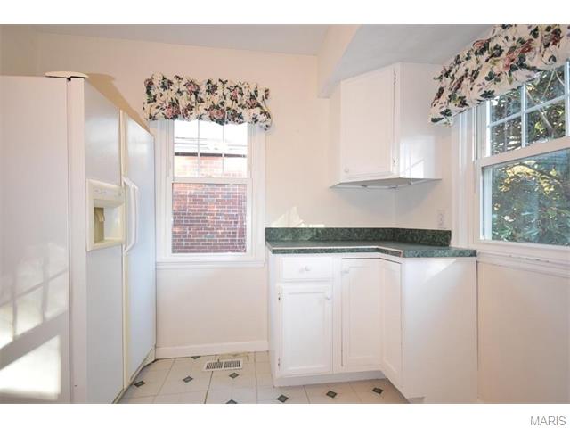 704 East Argonne Drive, St Louis, MO 63122