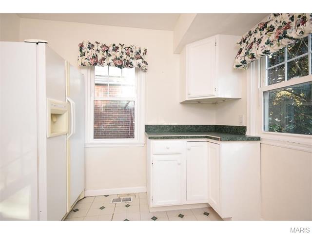 704 East Argonne Drive, St Louis, MO 63122