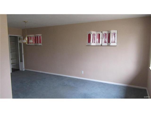 7825 Ivanhoe Street, St Louis, MO 63123