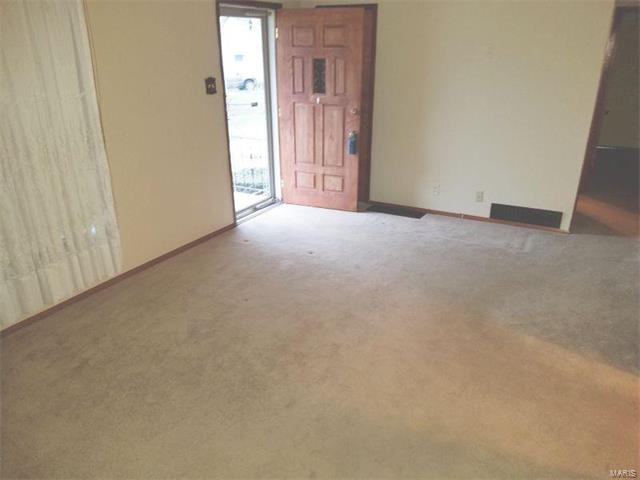 9524 Cloverhurst Drive, St Louis, MO 63123