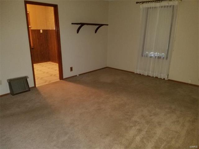 9524 Cloverhurst Drive, St Louis, MO 63123