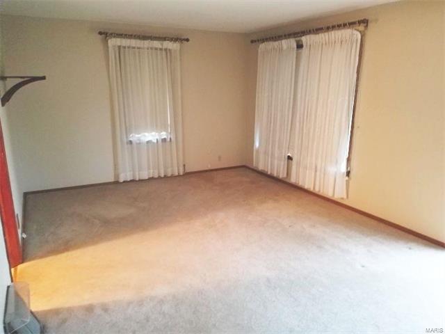 9524 Cloverhurst Drive, St Louis, MO 63123