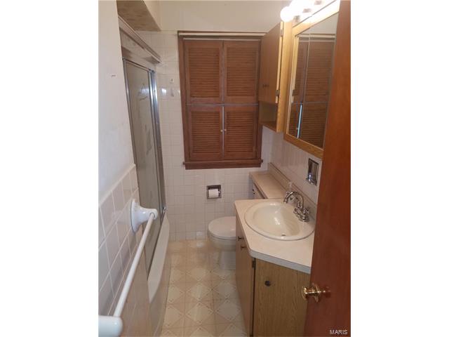 9524 Cloverhurst Drive, St Louis, MO 63123