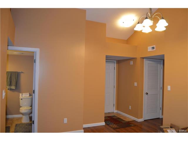9751 Newham Drive, St Louis, MO 63123