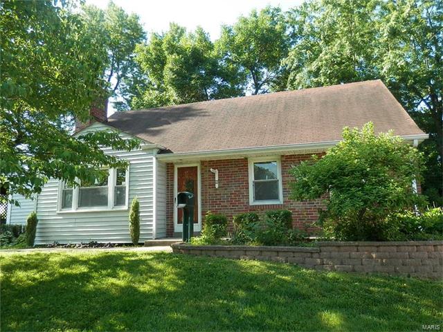 7026 Foxcroft, St Louis, MO 63123