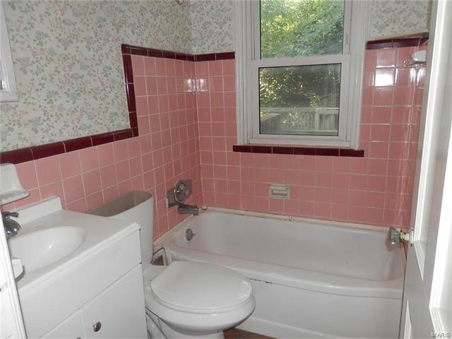 7026 Foxcroft, St Louis, MO 63123