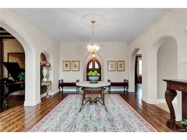 3 Dromara Road, Ladue, MO 63124