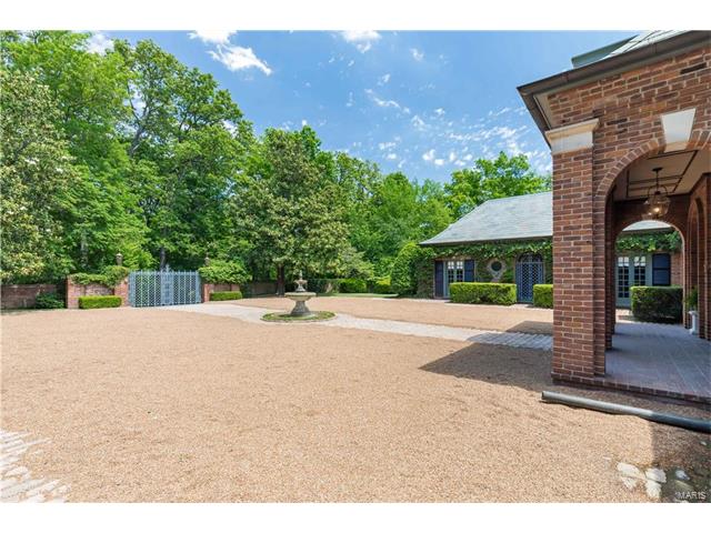 6 Barclay Woods Drive, Ladue, MO 63124