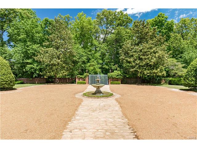 6 Barclay Woods Drive, Ladue, MO 63124