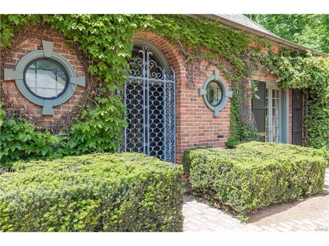 6 Barclay Woods Drive, Ladue, MO 63124