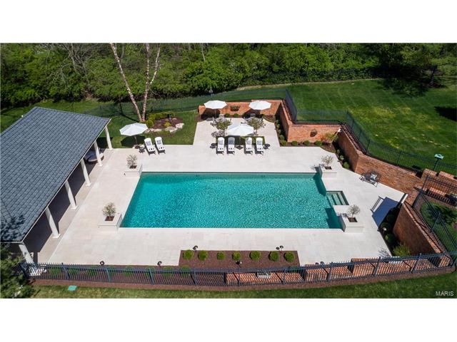 7 Carters Grove Court, Ladue, MO 63124