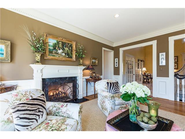7 Carters Grove Court, Ladue, MO 63124