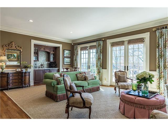 7 Carters Grove Court, Ladue, MO 63124