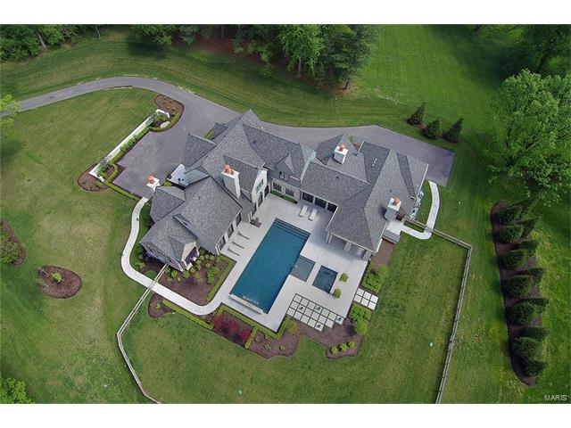44 Overhills Drive, Ladue, MO 63124