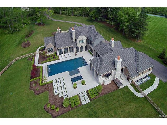 44 Overhills Drive, Ladue, MO 63124