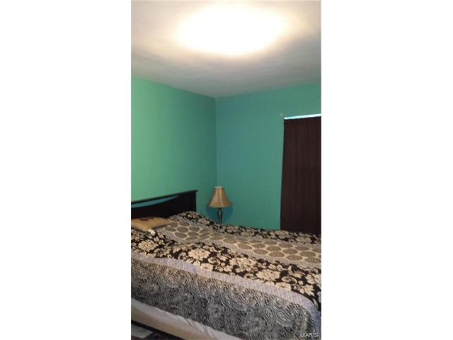 1700 Ontario Drive, St Louis, MO 63125
