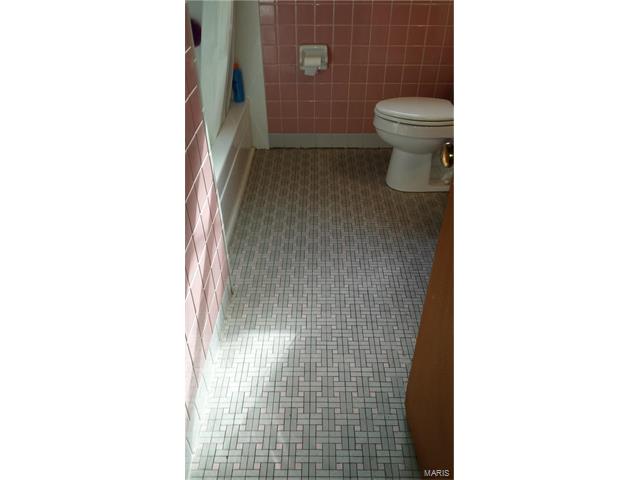 1700 Ontario Drive, St Louis, MO 63125