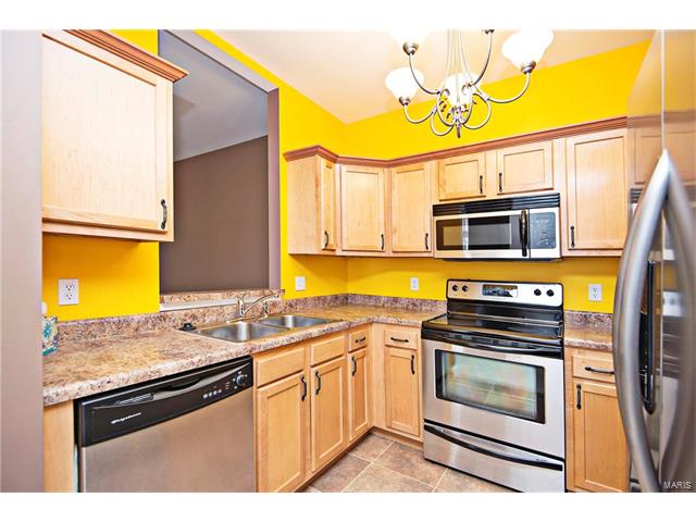 1236 Garden Circle Drive, St Louis, MO 63125