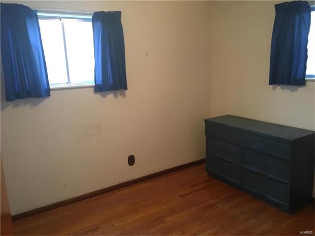 9916 Sadie Avenue, St Louis, MO 63125