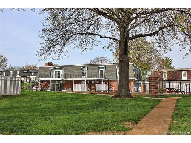 1722 Herault Place, St Louis, MO 63125