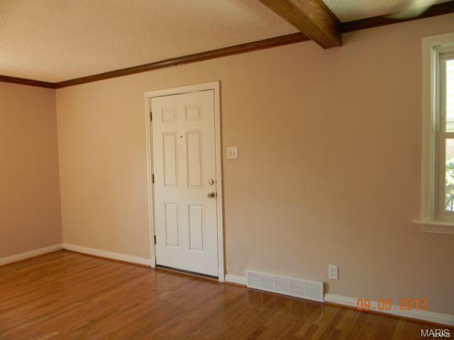 3655 Park Lawn Drive, St Louis, MO 63125