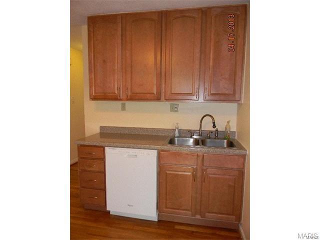 3655 Park Lawn Drive, St Louis, MO 63125