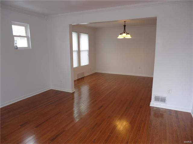 3716 Viking Avenue, St Louis, MO 63125