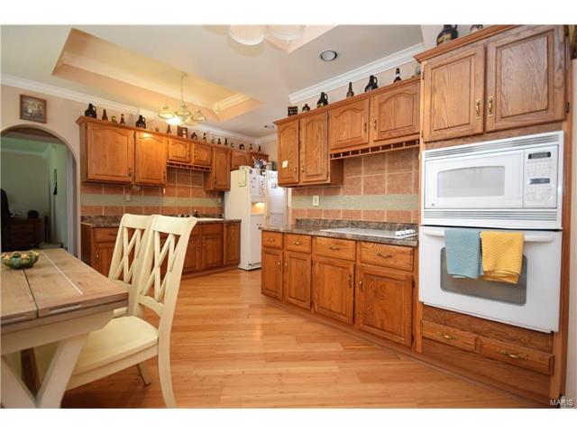 835 Erskine Avenue, St Louis, MO 63125