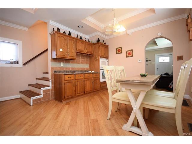 835 Erskine Avenue, St Louis, MO 63125