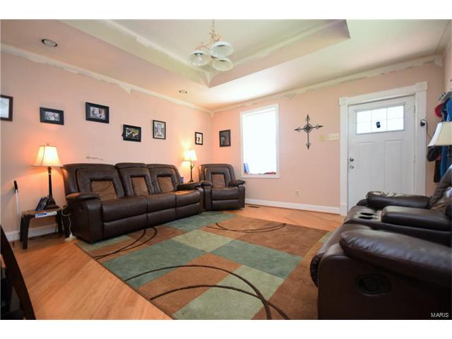 835 Erskine Avenue, St Louis, MO 63125