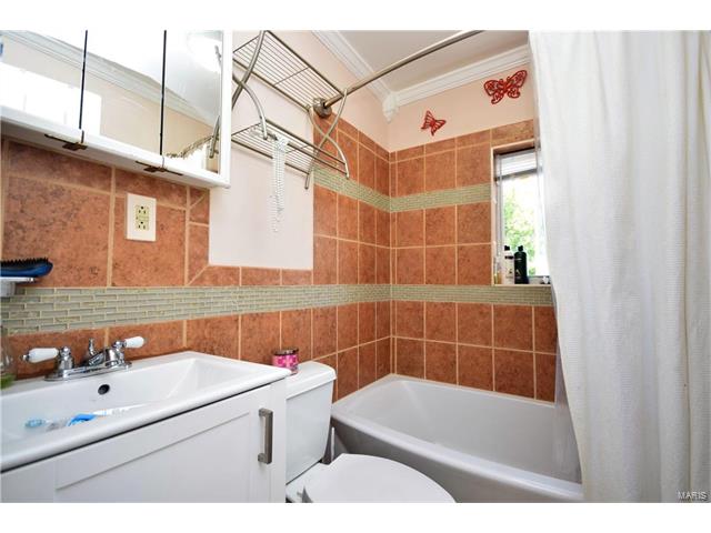 835 Erskine Avenue, St Louis, MO 63125