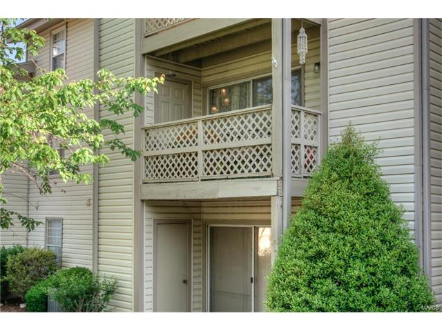 1205 Mangrove Lane, St Louis, MO 63125