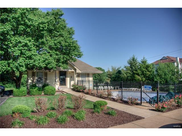 1205 Mangrove Lane, St Louis, MO 63125