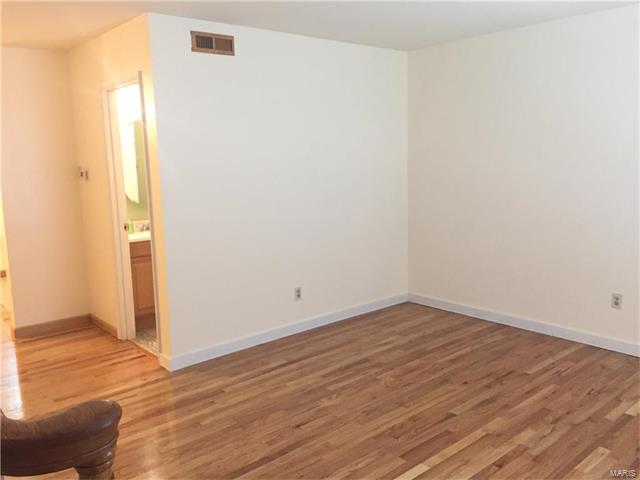4161 Paule AVE, St Louis, MO 63125