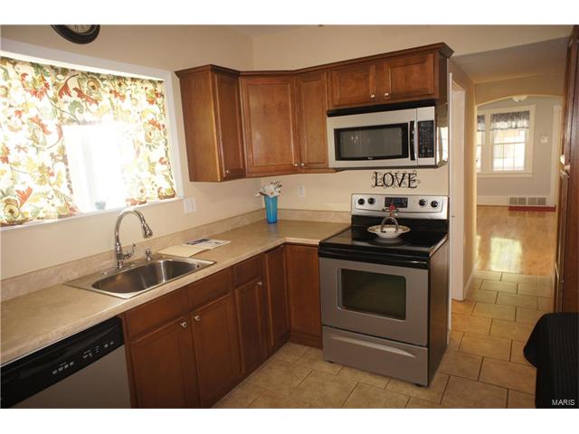 9702 Gentry Avenue, St Louis, MO 63125