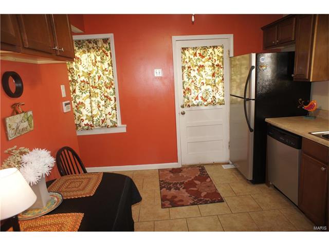9702 Gentry Avenue, St Louis, MO 63125