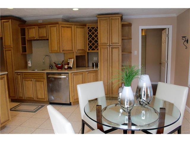 2918 Shores, St Louis, MO 63125