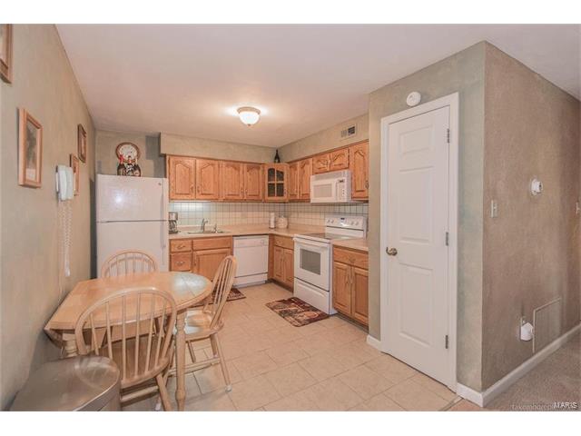 4317 Arrow Tree, St Louis, MO 63128