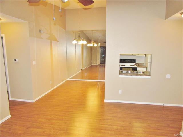 6808 Cottage Grove Lane, St Louis, MO 63129