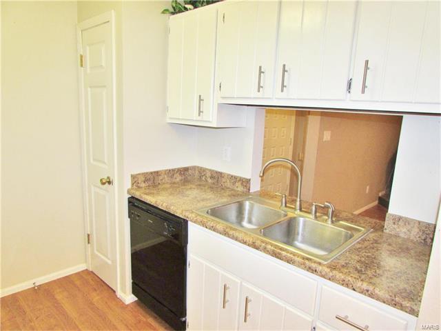 6808 Cottage Grove Lane, St Louis, MO 63129