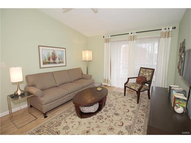 5273 Cricket Glen Court, St Louis, MO 63129