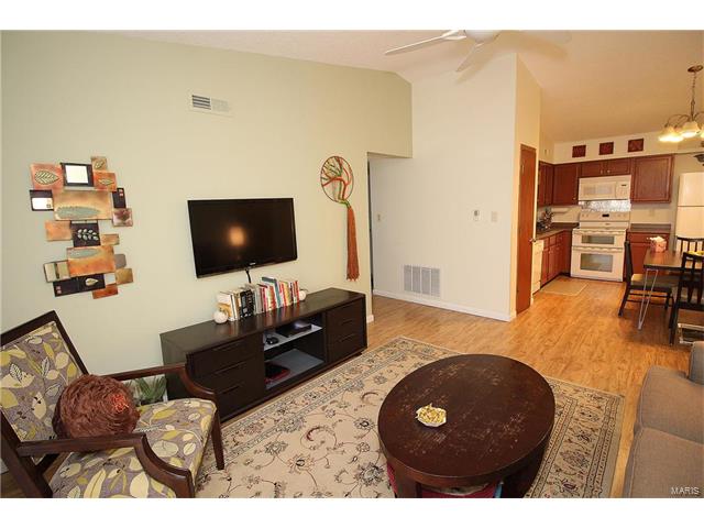 5273 Cricket Glen Court, St Louis, MO 63129