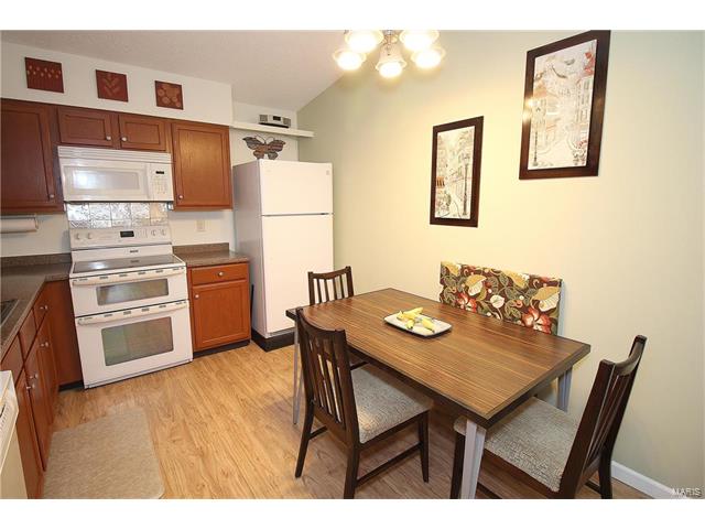 5273 Cricket Glen Court, St Louis, MO 63129