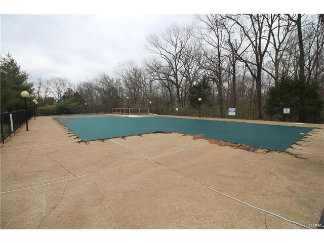 5273 Cricket Glen Court, St Louis, MO 63129