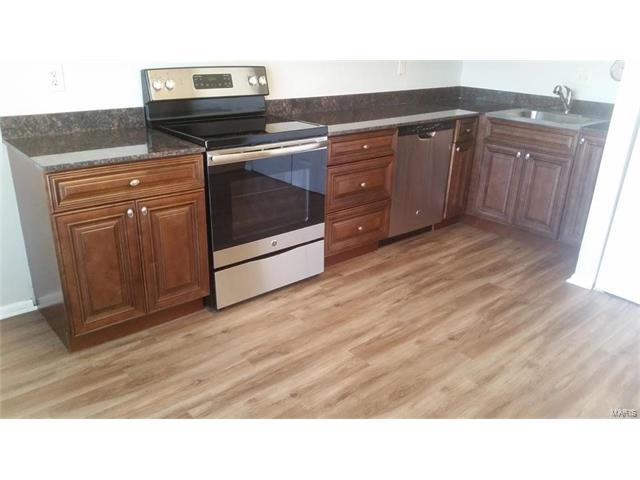 1050 Tavistock Circle, St Louis, MO 63129