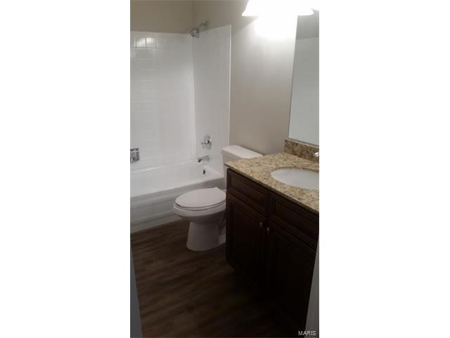 1050 Tavistock Circle, St Louis, MO 63129