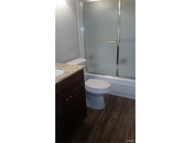 1050 Tavistock Circle, St Louis, MO 63129