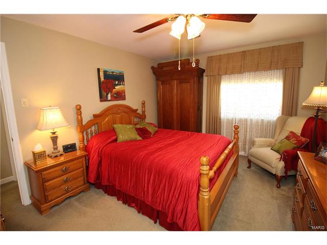 5268 Cricket Glen Court, St Louis, MO 63129